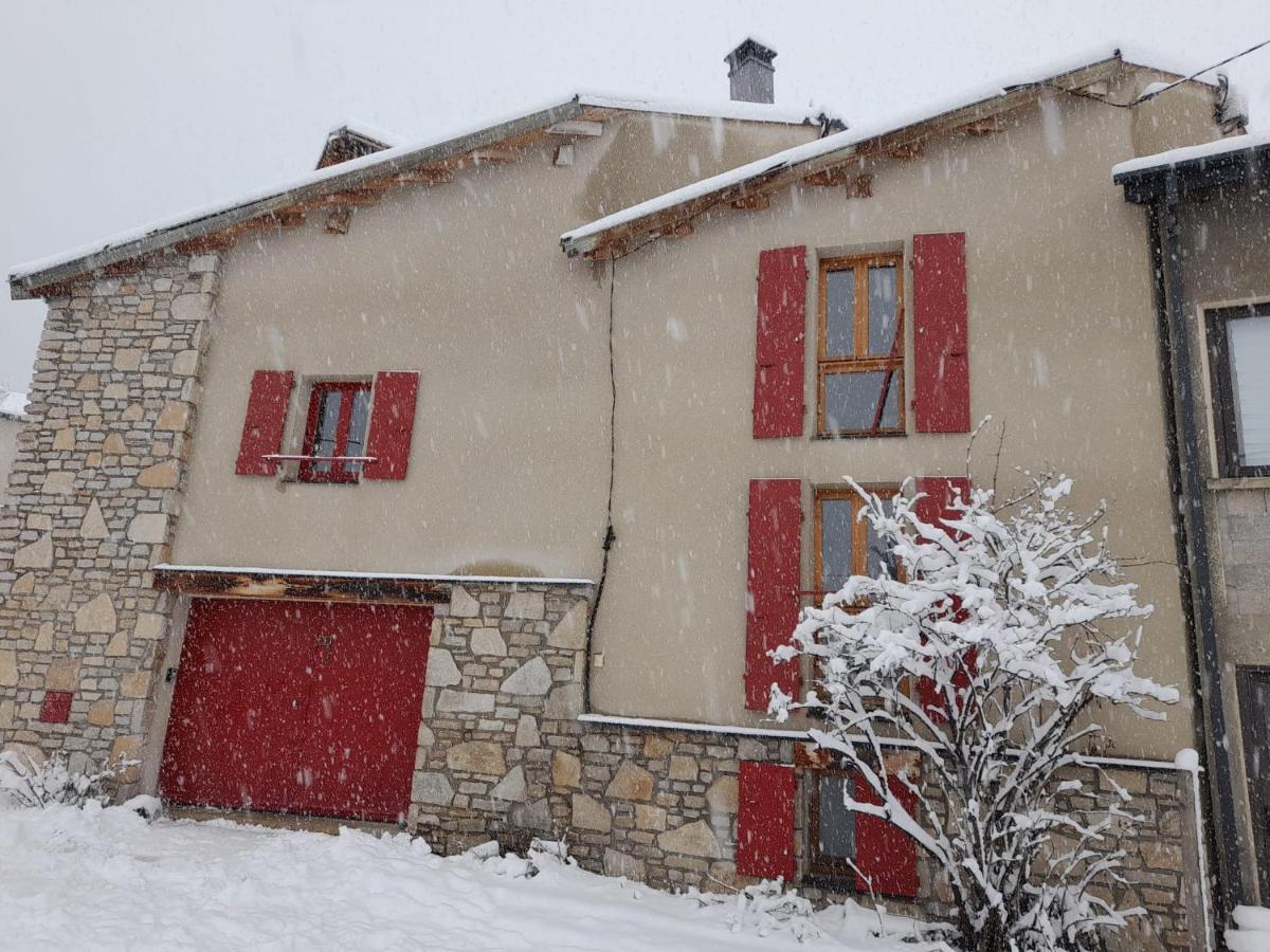 Maison De Montagne Dans Charmant Village Du Capcir Fontrabiouse Exterior photo